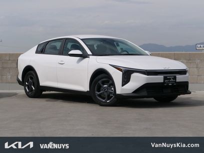 New 2025 Kia K4 LXS