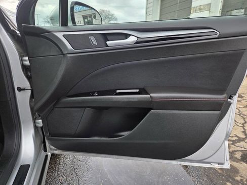 Used 2015 Ford Fusion SE w/ Equipment Group 201A image 25