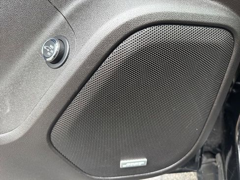 Used 2023 GMC Acadia Denali w/ Black Diamond Edition image 11