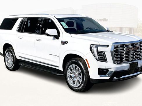 Used 2025 GMC Yukon XL Denali image 3