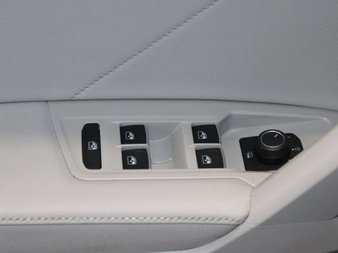 Used 2024 Volkswagen Tiguan SE AWD/4WD image 7