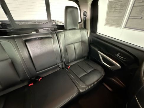 Used 2018 Nissan Titan PRO-4X w/ Pro-4x Convenience Package AWD/4WD image 14