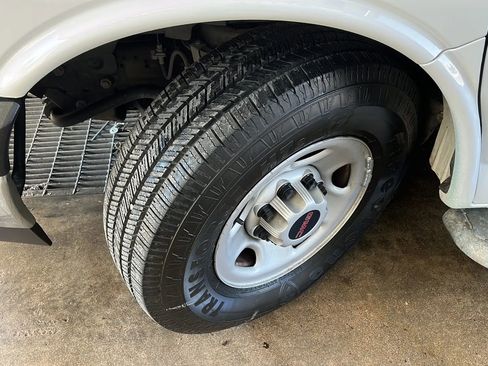 Used 2019 GMC Savana 2500 w/ Driver Convenience Package image 6