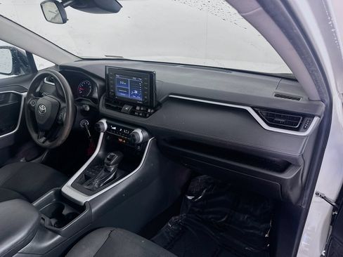 Used 2021 Toyota RAV4 LE AWD/4WD image 26