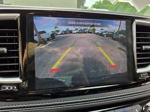 Used 2023 Chrysler Pacifica Touring-L AWD/4WD image 25