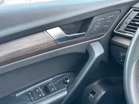 Used 2023 Audi Q5 2.0T Premium w/ Convenience Package image 32