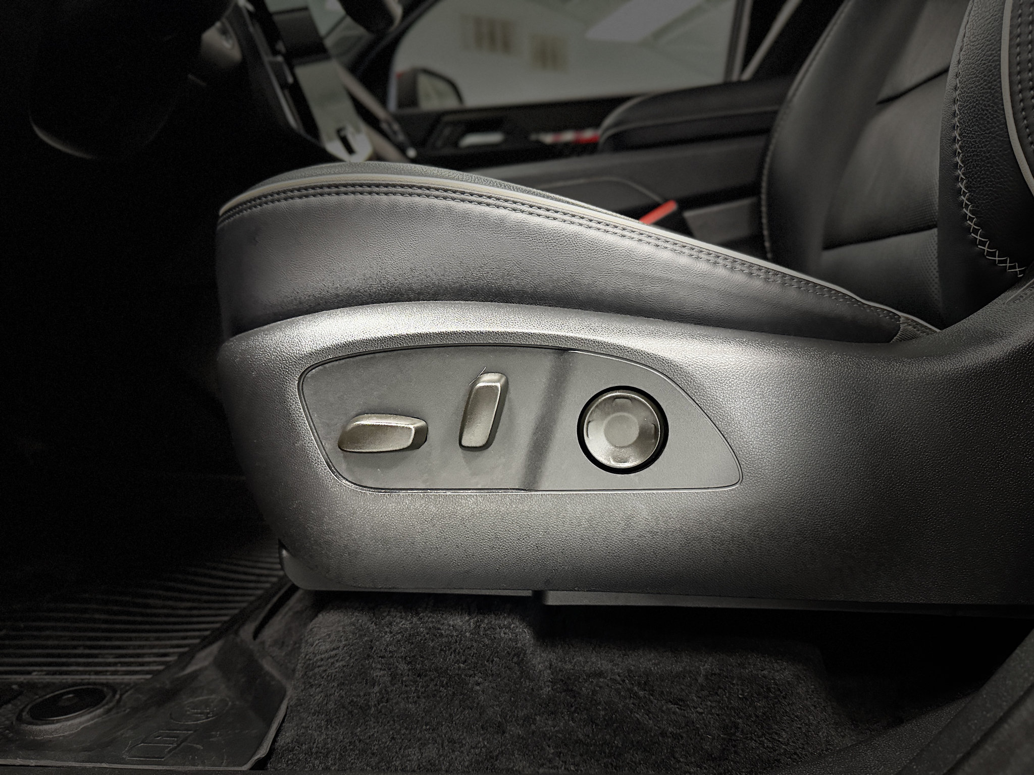 Used 2024 GMC Acadia Denali w/ LPO, Floor Liner Package AWD/4WD image 15