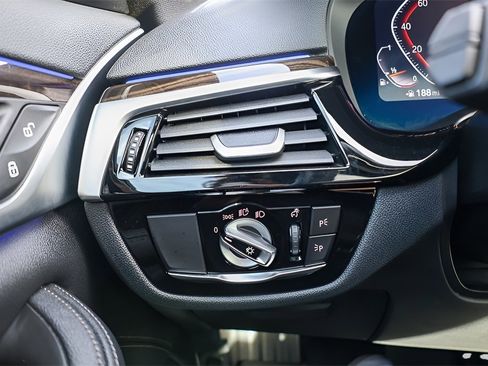 Used 2023 BMW 530i w/ Executive Package image 19