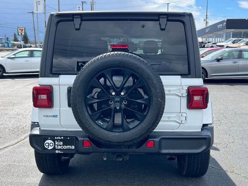 Used 2021 Jeep Wrangler Unlimited Sahara w/ Cold Weather Group AWD/4WD image 6