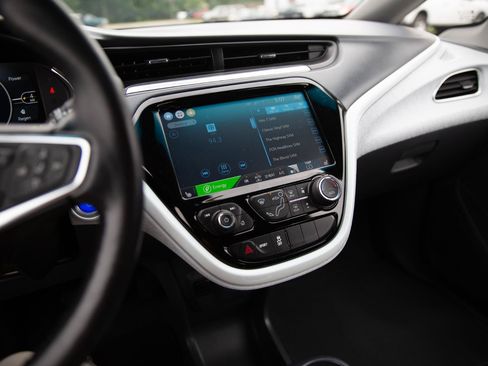 Used 2020 Chevrolet Bolt Premier FWD image 14