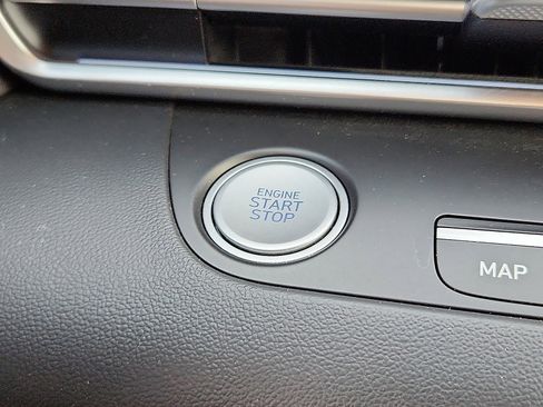 Used 2023 Hyundai Elantra Limited image 19