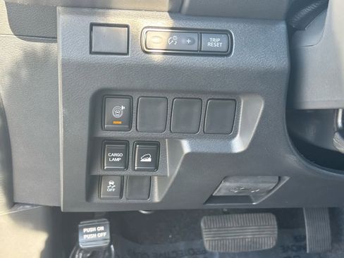 Used 2025 Nissan Frontier SV w/ Tow Package image 16