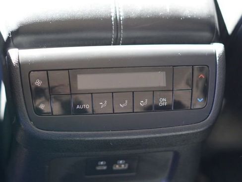 Used 2022 Nissan Pathfinder SL image 31