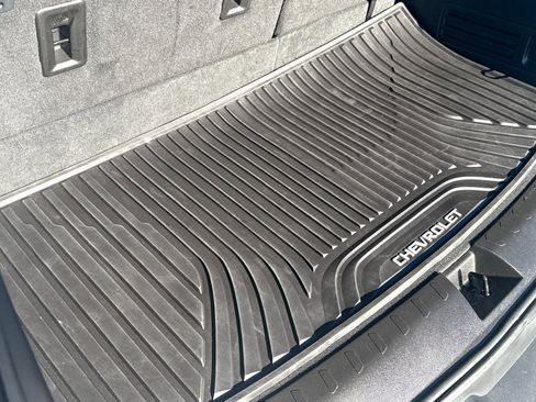 Used 2023 Chevrolet Traverse LT image 14