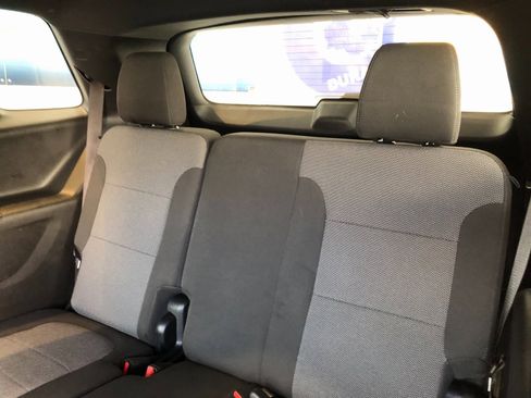 Used 2023 Chevrolet Traverse LT image 11