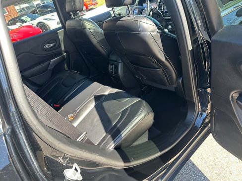 Used 2019 Jeep Cherokee Limited image 15