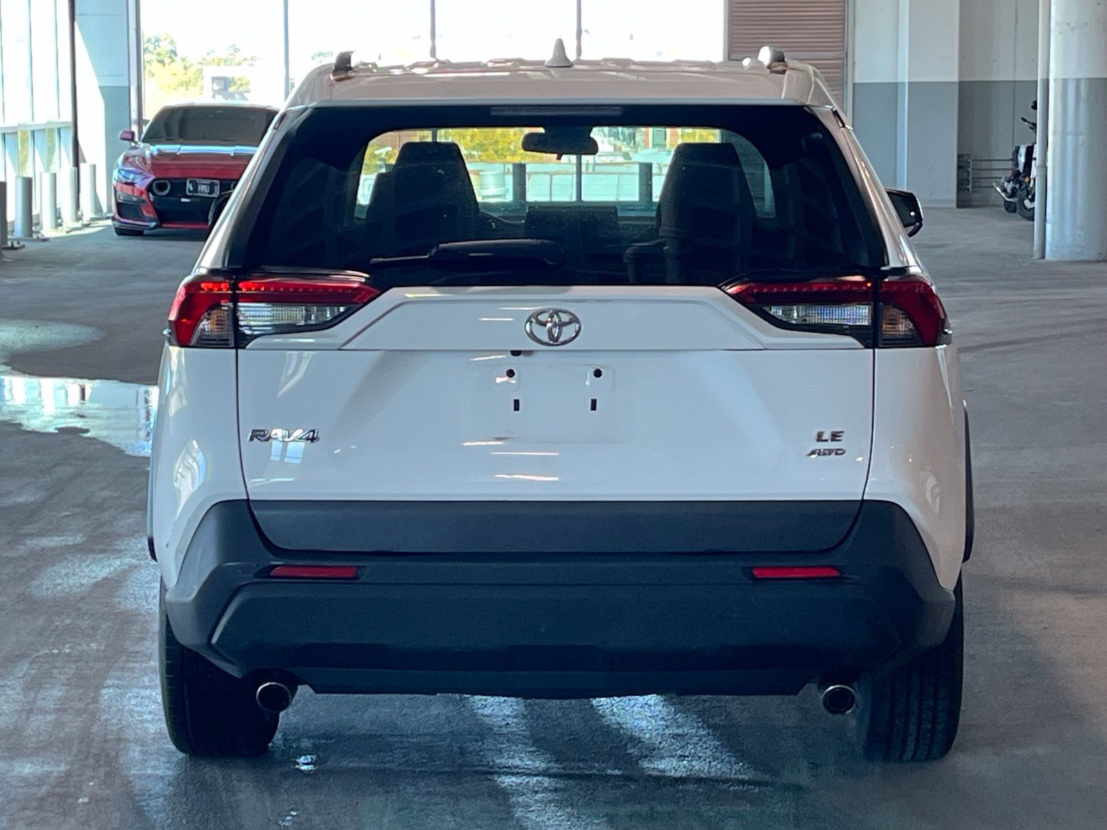 Used 2021 Toyota RAV4 LE AWD/4WD image 9