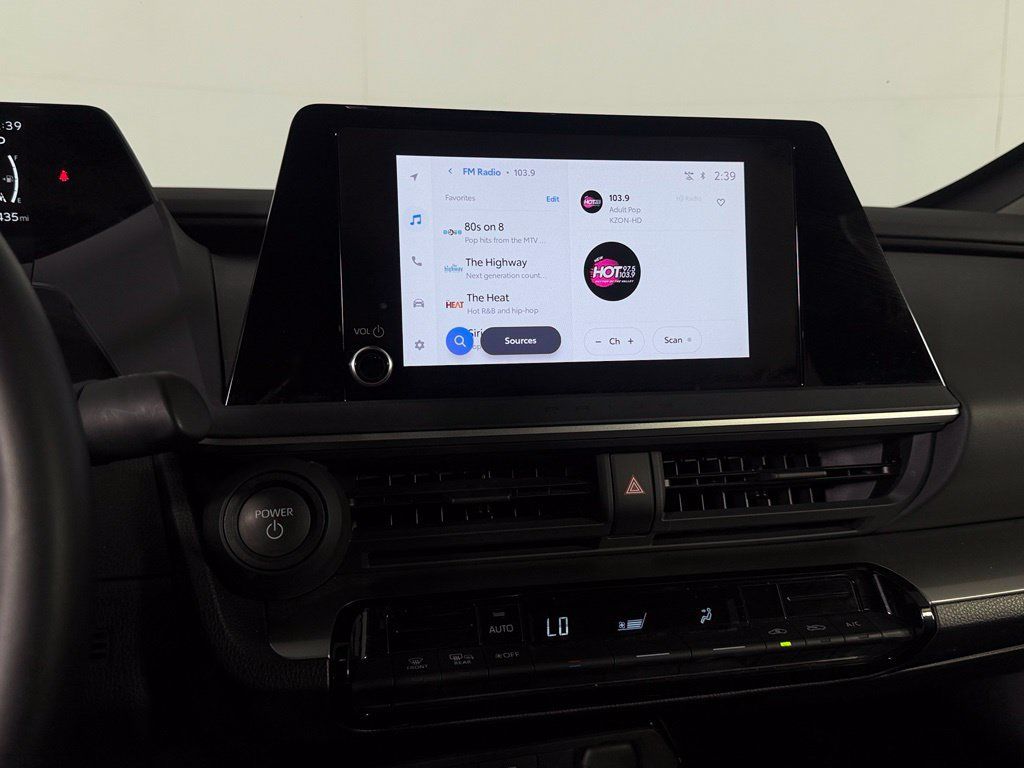 Used 2025 Toyota Prius LE FWD image 18