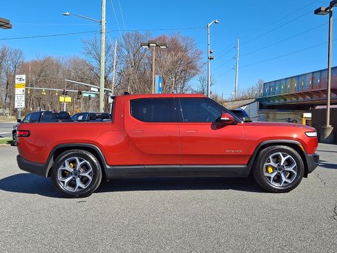 Used 2022 Rivian R1T Adventure image 7