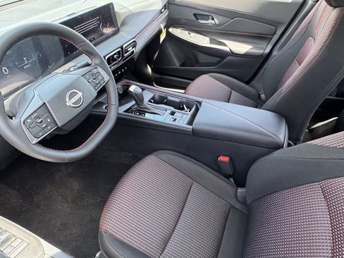New 2026 Nissan Sentra SR w/ Floor Mat Package FWD image 27