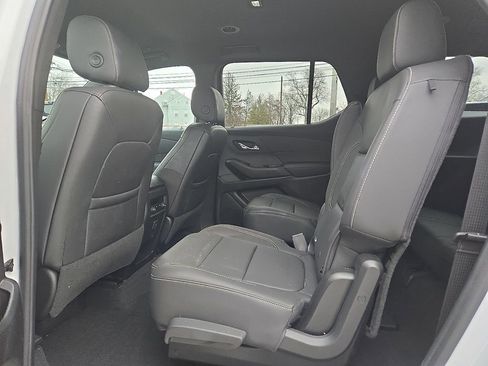 Used 2023 Chevrolet Traverse LT image 16