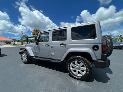 Used 2017 Jeep Wrangler Unlimited Sahara w/ Connectivity Group AWD/4WD image 11