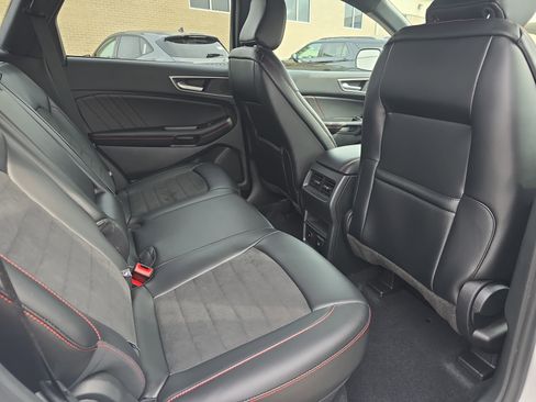 Used 2024 Ford Edge ST-Line image 12