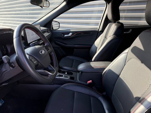 Used 2024 Ford Escape ST-Line w/ Tech Pack #1 AWD/4WD image 16