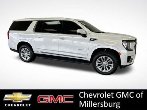 Used 2022 GMC Yukon XL SLT w/ SLT Premium Package image 2
