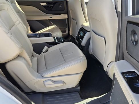 Used 2020 Lincoln Aviator Reserve w/ Equipment Group 201A image 16