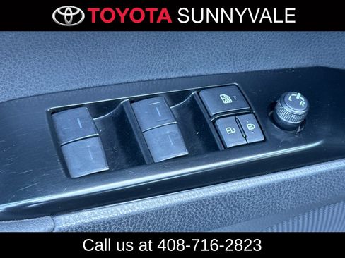Used 2025 Toyota Camry SE FWD image 17