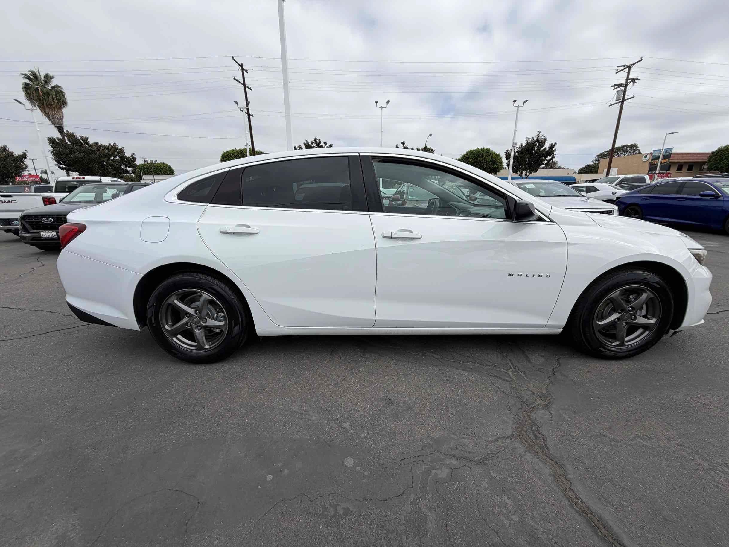 Used 2017 Chevrolet Malibu LS FWD image 6