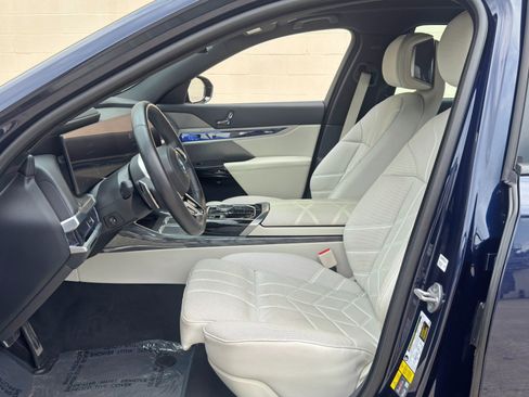 Used 2023 BMW i7 xDrive60 AWD/4WD image 17