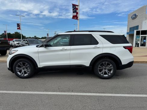 New 2026 Ford Explorer Active w/ Active Comfort Package AWD/4WD image 4