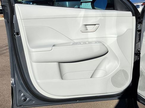 Certified 2025 Hyundai Kona SE image 29