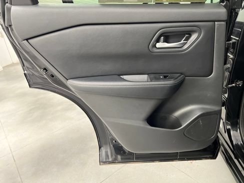 Used 2024 Nissan Rogue SV AWD/4WD image 18