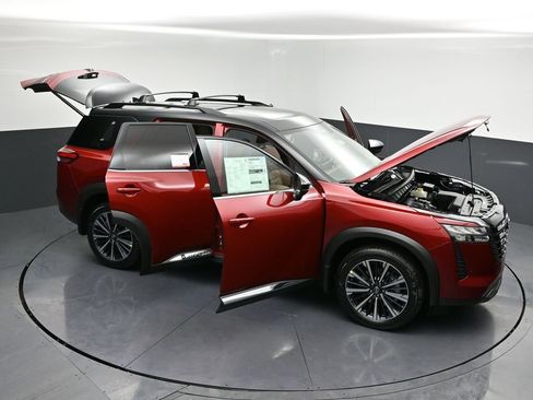 New 2026 Nissan Pathfinder Platinum image 35