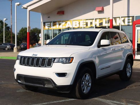 Used 2020 Jeep Grand Cherokee Laredo image 1