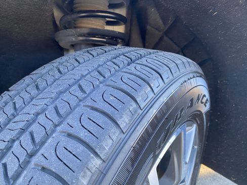 Used 2021 GMC Acadia SLE image 38