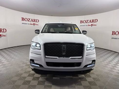 Used 2022 Lincoln Navigator Reserve AWD/4WD image 2
