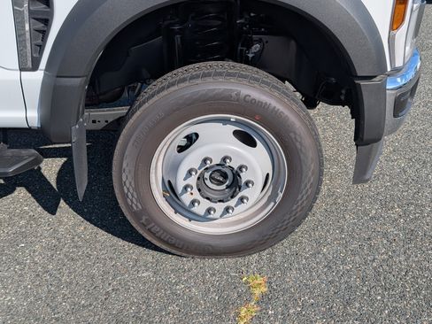 New 2025 Ford F550 4x4 Crew Cab image 5