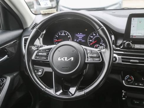 Certified 2022 Kia Seltos EX AWD/4WD image 17