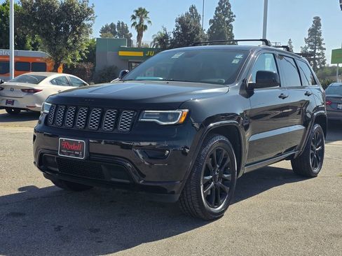 Used 2020 Jeep Grand Cherokee Altitude AWD/4WD image 10