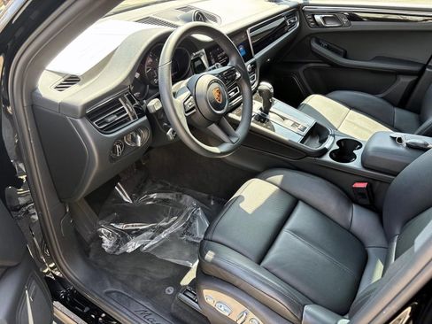 Certified 2026 Porsche Macan AWD/4WD image 19