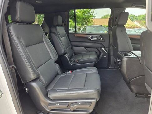Used 2025 GMC Yukon XL Denali AWD/4WD image 25