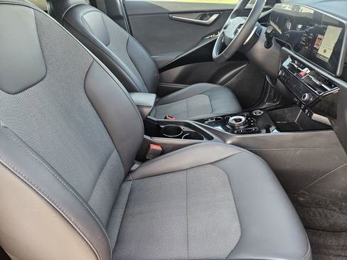 Used 2023 Kia Niro EX w/ EX Cold Weather Package image 15