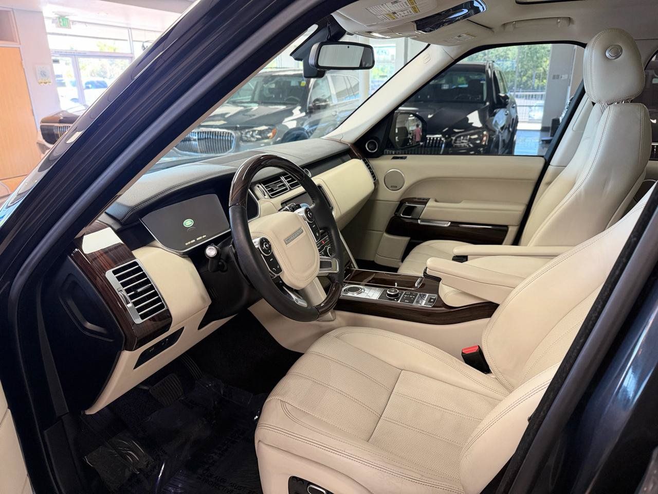 Used 2014 Land Rover Range Rover HSE AWD/4WD image 9