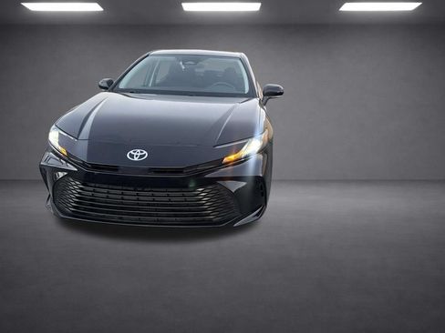 Used 2025 Toyota Camry LE FWD image 4