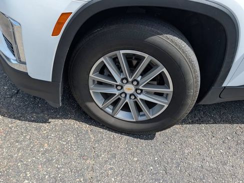 Used 2023 Chevrolet Traverse LT AWD/4WD image 4