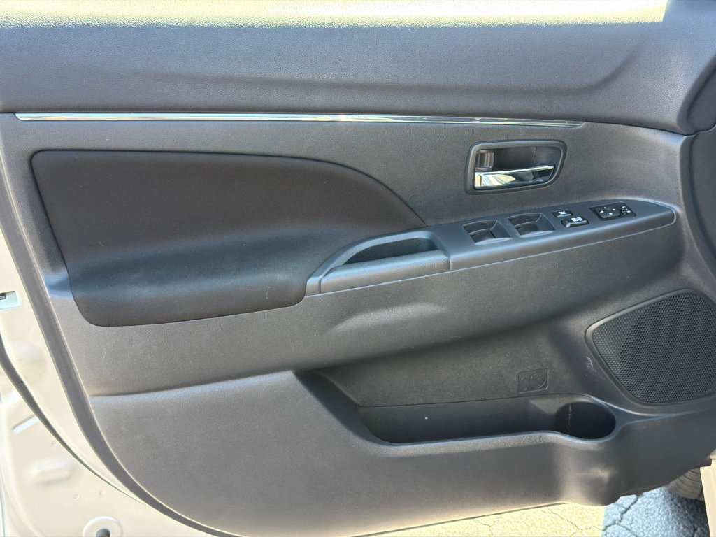 Used 2024 Mitsubishi Outlander Sport ES AWD/4WD image 12